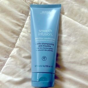 Brand new Aveda Smooth Infusion Anti-Frizz Conditioner. Full size - 6.7 FL OZ